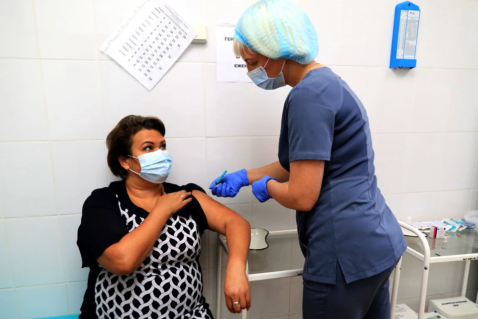 Власти региона обещают вакцинировать от коронавируса всех желающих