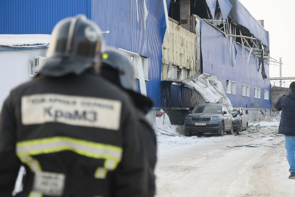 Более 80 человек принимают участие в тушении пожара