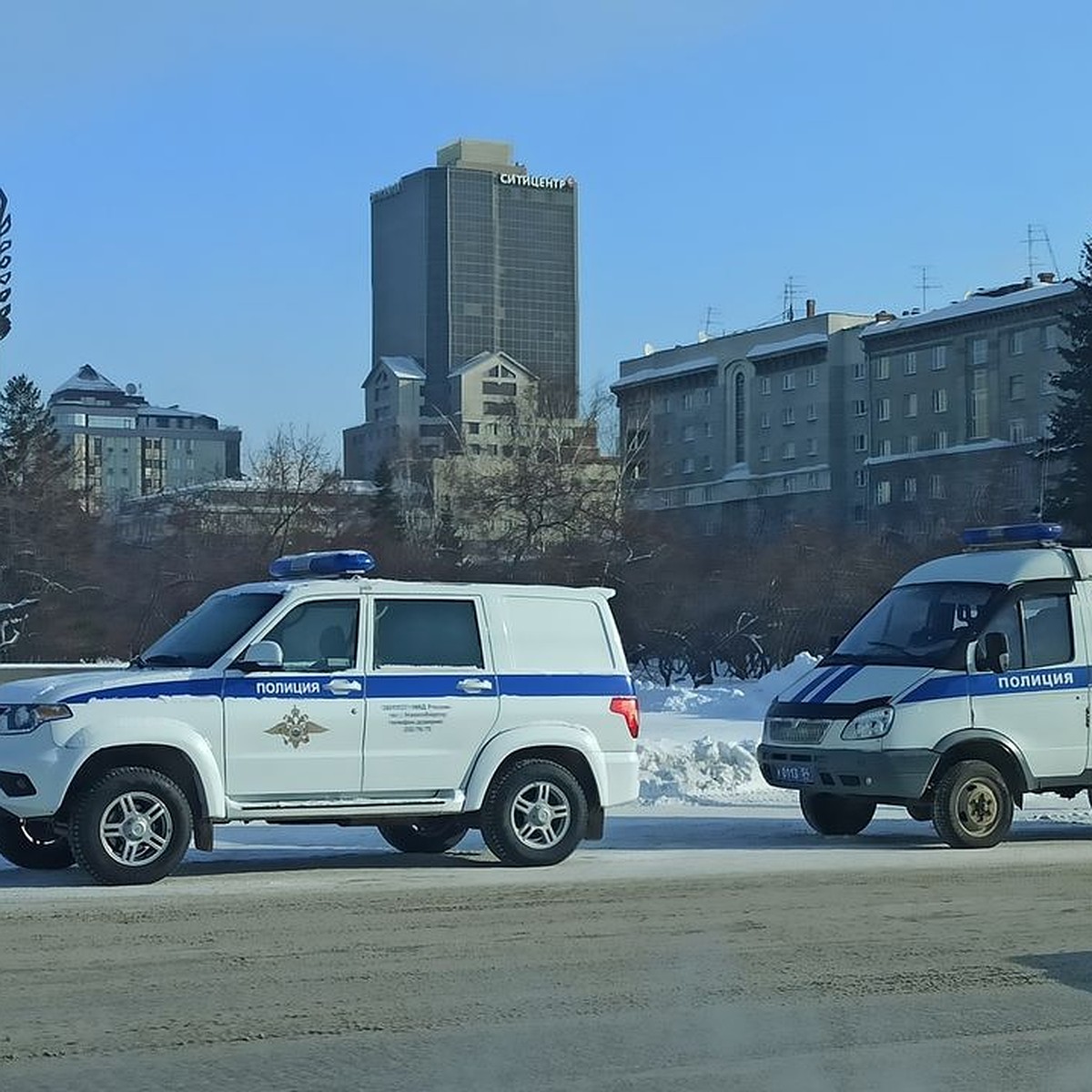 В центре Новосибирска собралось много полицейских машин: мы узнали, что  случилось - KP.RU