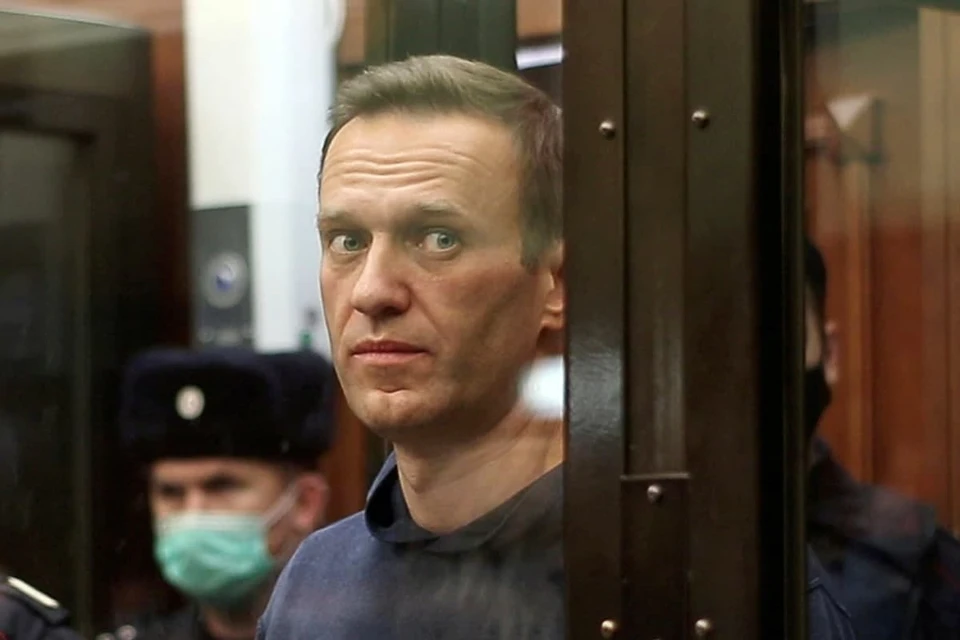 Сразу после начала заседания прокурор Фролова потребовала выделить из протокола материалы с прошлых заседаний и направить их для доследственной проверки в ГСУ СК