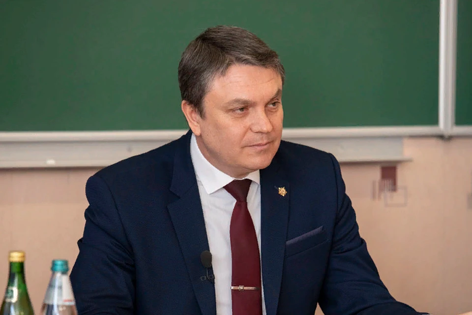 Глава ЛНР Леонид Пасечник рассказал, что вопрос ЕГЭ будут решать ученые Республики. Фото: ЛИЦ/Марина Сулименко