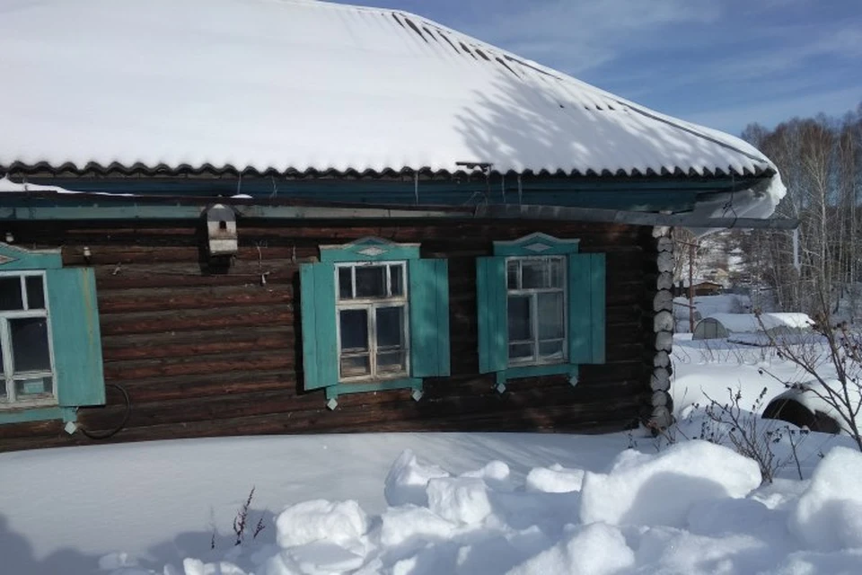 84-летняя женщина погибла под рухнувшим с крыши снегом в Кузбассе