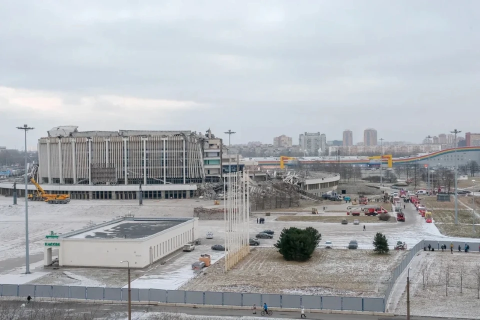 Московский районный суд Петербурга зарегистрировал уголовное дело в отношении трех предполагаемых виновников обрушения СКК и смерти рабочего.