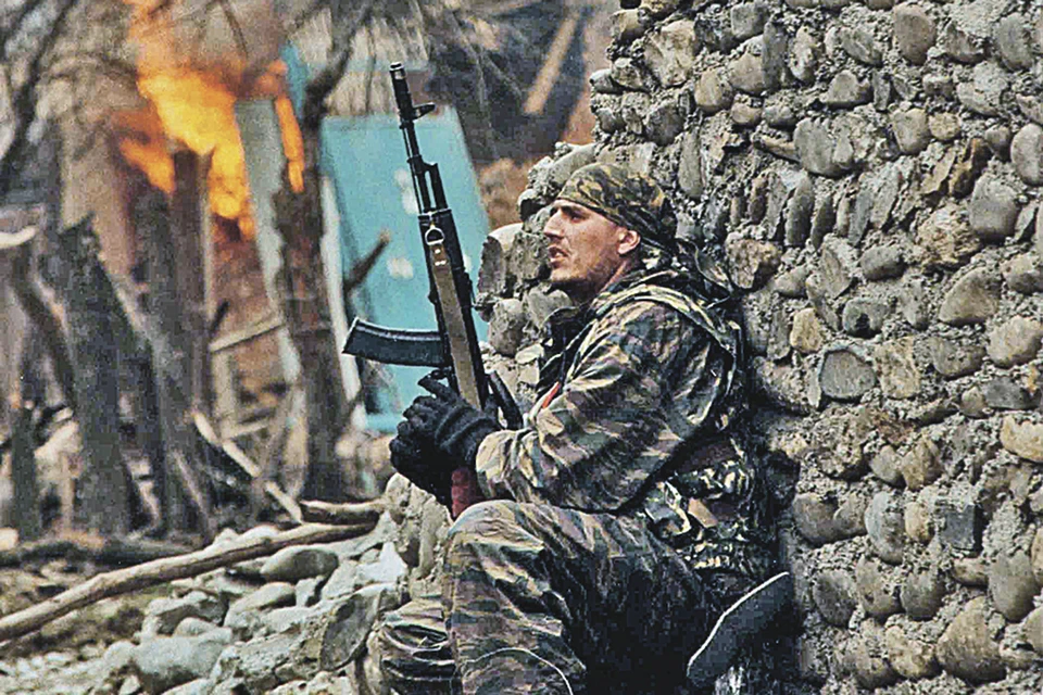 По официальным данным, только в «первую чеченскую» (декабрь 1994-го - август 1996-го) погибли 3860 военнослужащих ВС РФ и 1872 сотрудников МВД. И еще 17 892 человека были ранены.
