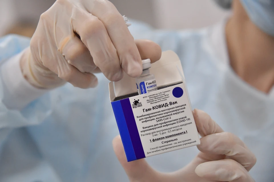 Иммунолог назвал беспрецедентным испытание комбинации "Спутника V" и AstraZeneca