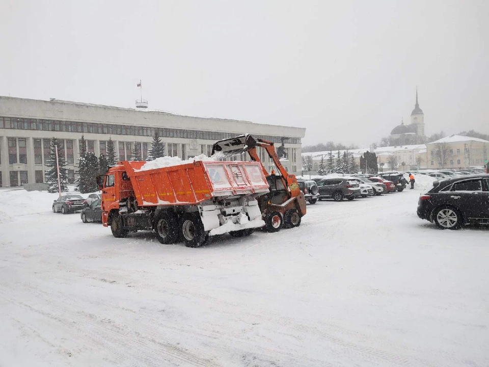 Уборка Калуги от снега продолжается