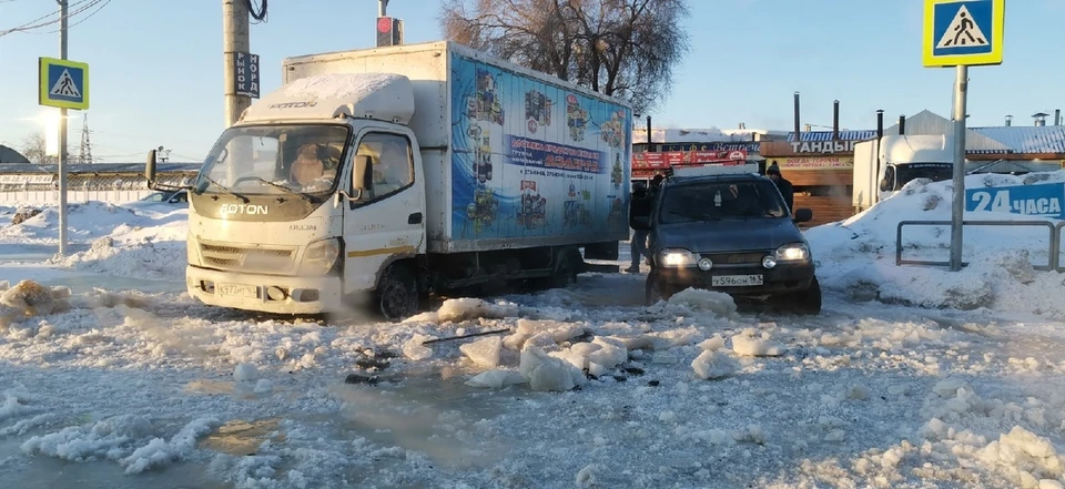 Из-за морозов дорога сразу покрывается льдом Фото: Алексей Нечаев