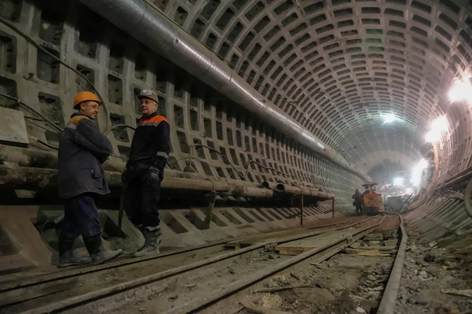 "Комсомолка" узнала мнение петербуржцев о переносе сроков открытия новых станций метрополитена.