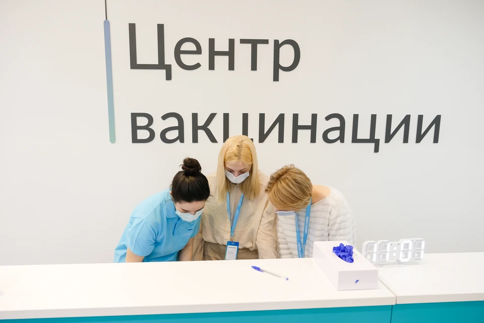Еще в 5 ТЦ Петербурга откроют пункты вакцинации от коронавируса