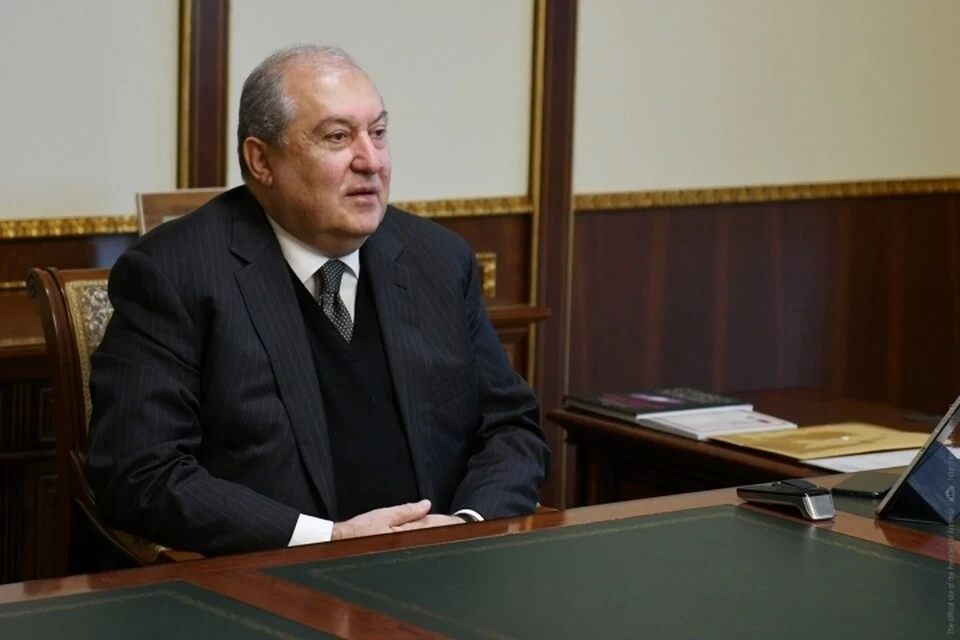 Президент Армении не подписал указ об увольнении главы Генштаба