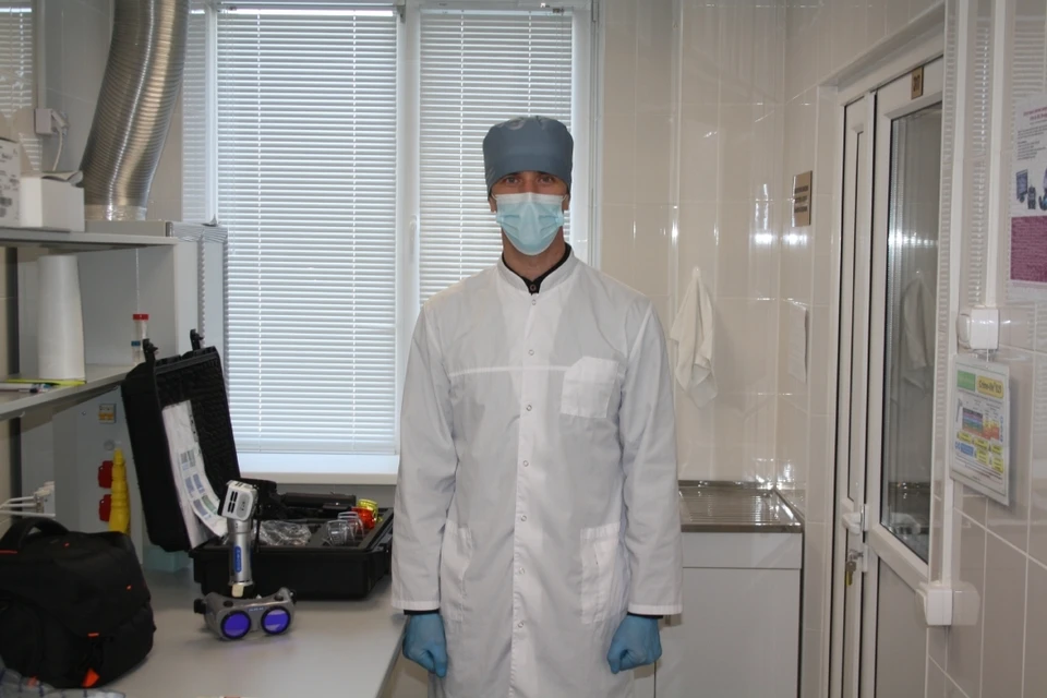 Начальник отделения лаборатории исследования ДНК Алексей Лубнин работает в медицинской криминалистике с 2003 года.