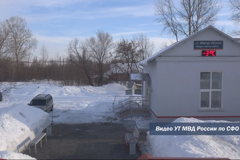 Угонщика из Новокузнецка выдали следы на снегу. ФОТО: кадр видео пресс-службы УТ МВД России по СФО
