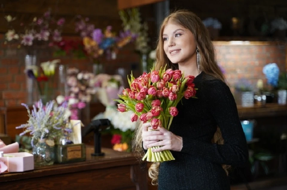 Что подарить на 8 Марта девушке: 50 идей, чтобы порадовать любимую (даже если любимая — это вы)