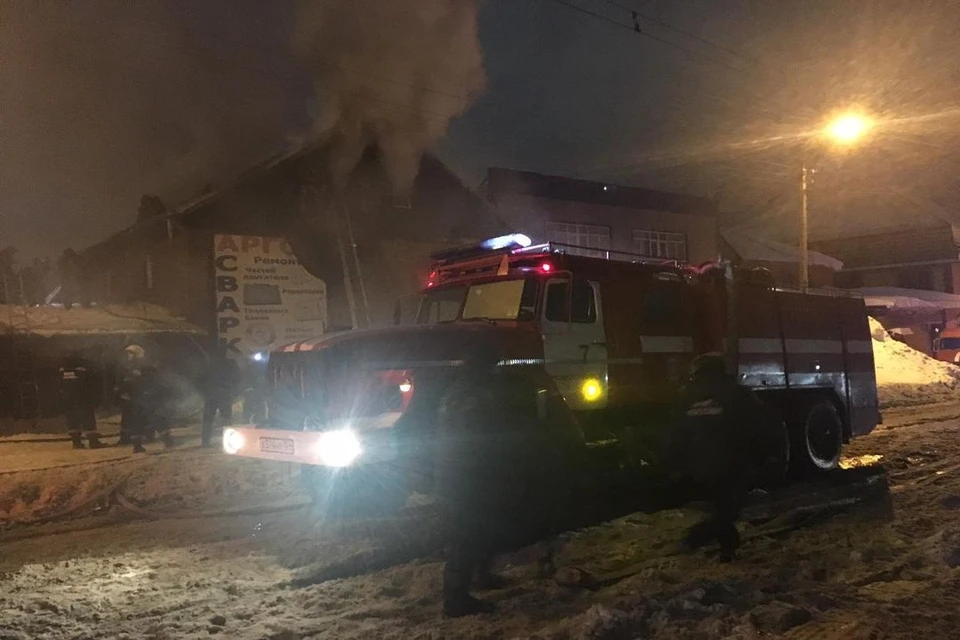 В Новосибирске произошел пожар в доме, где жили 14 человек. Фото: МЧС по НСО