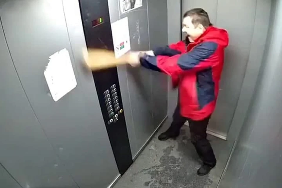 Удаться остановиться. Лифт падает. Разгромили лифт. Лифт застрял.