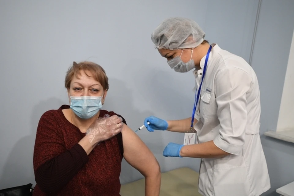 Вакцинация населения от коронавируса в ЛНР проходит успешно