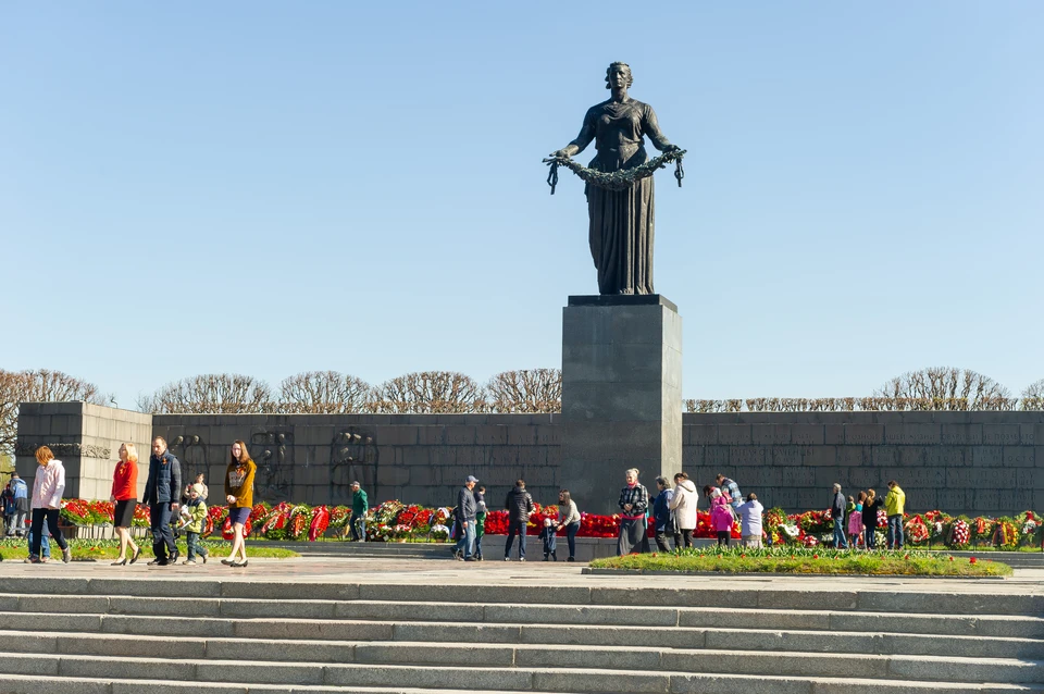 На Пискаревском мемориальном кладбище открыта памятная плита жителям Кировской области, защищавшим Ленинград