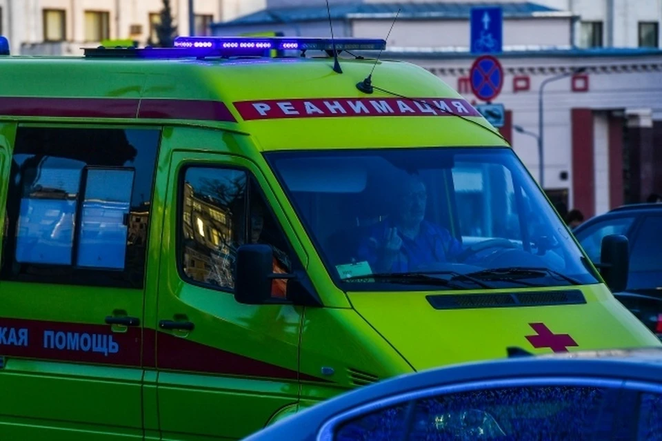 В Новосибирске школьник попал в больницу после неудачного катания на сноуборде.