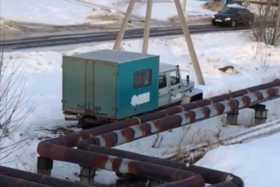 Спецслужбы приехали в Щедрино решать устранять проблемы со светом. Фото: "Подслушано в Щедрино".