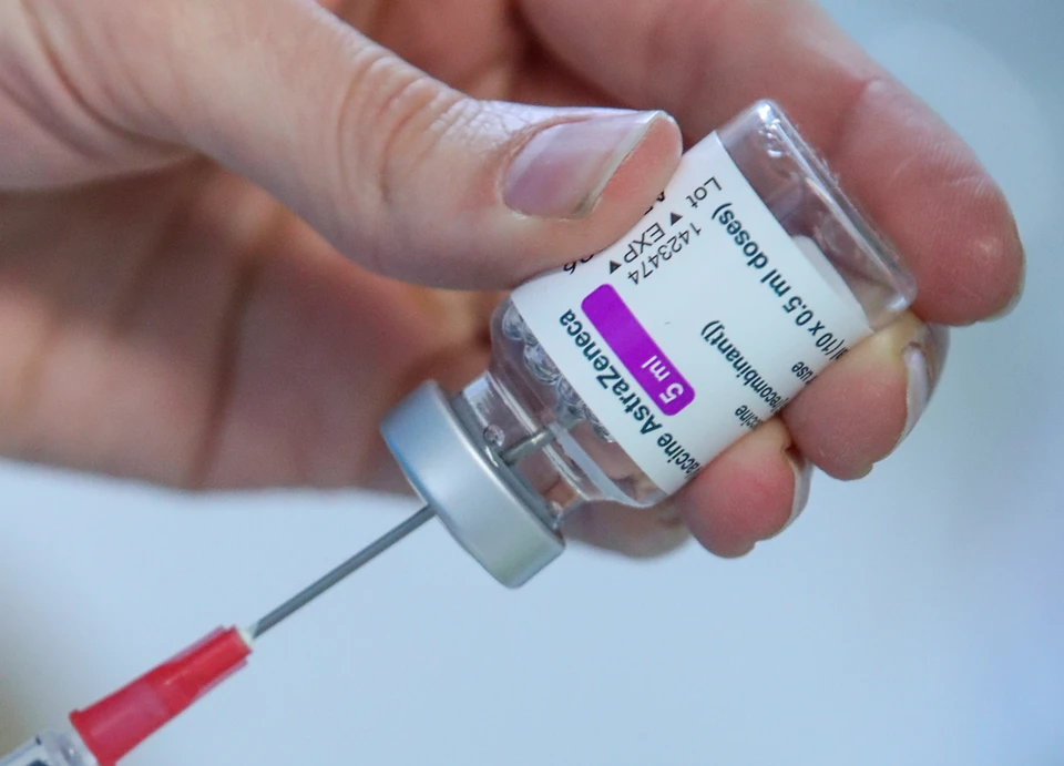 ВОЗ рекомендовала продолжать использование вакцины AstraZeneca
