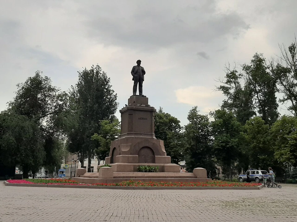 Памятник ленину на площади революции в самаре