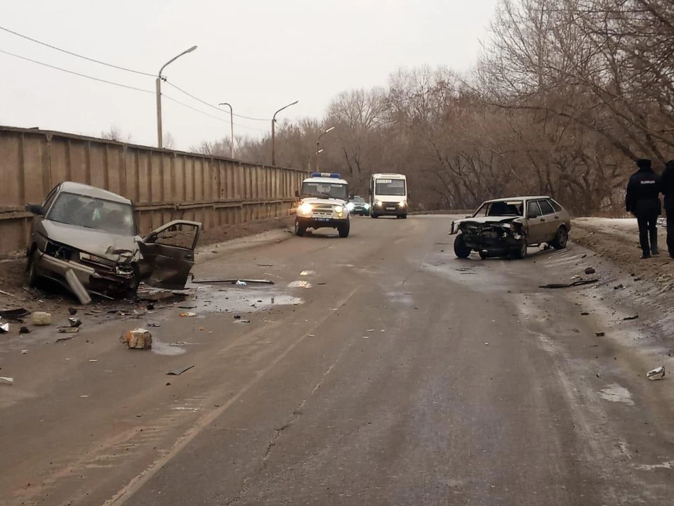 Три человека после аварии оказались в больнице