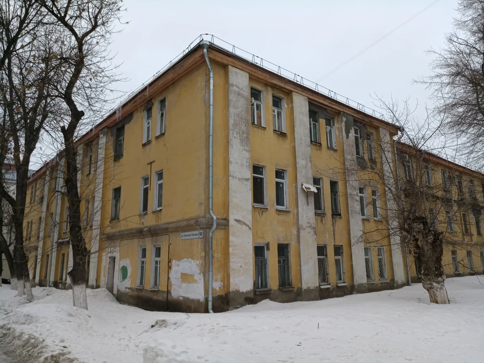 Пятерых детей выписали буквально в никуда, не задумываясь о том, как им теперь ходить в детские сады и школы