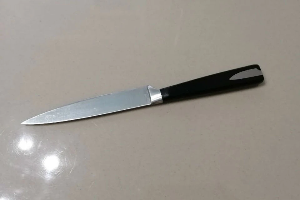 Очевидцы утверждают, что у мужчины в руках был нож