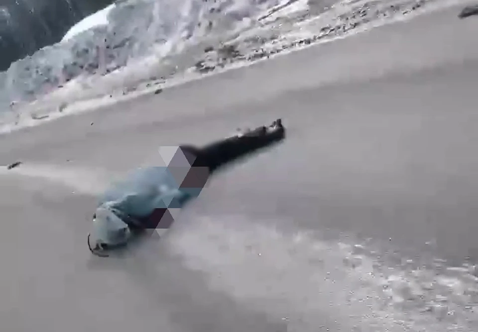 Погибшая женщина. Фото: скриншот видео 2821_solikamsk_dtp/instagram