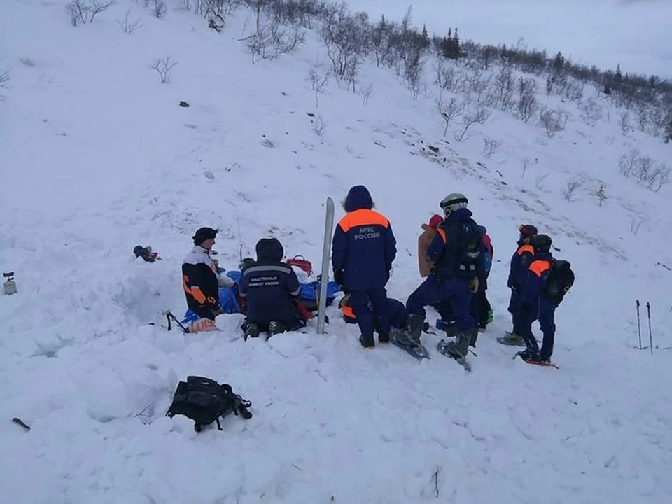 Всю ночь спасатели пытались реанимировать 12-летнюю Диану. Фото: СКР по Мурманской области