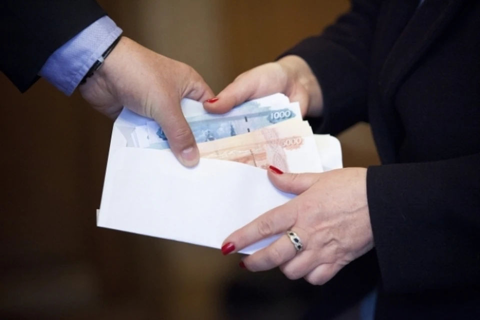 Посредники находили клиентов, и передавали деньги сотруднице отдела МСЭК, а та уже "оформляла" поддельные справки.