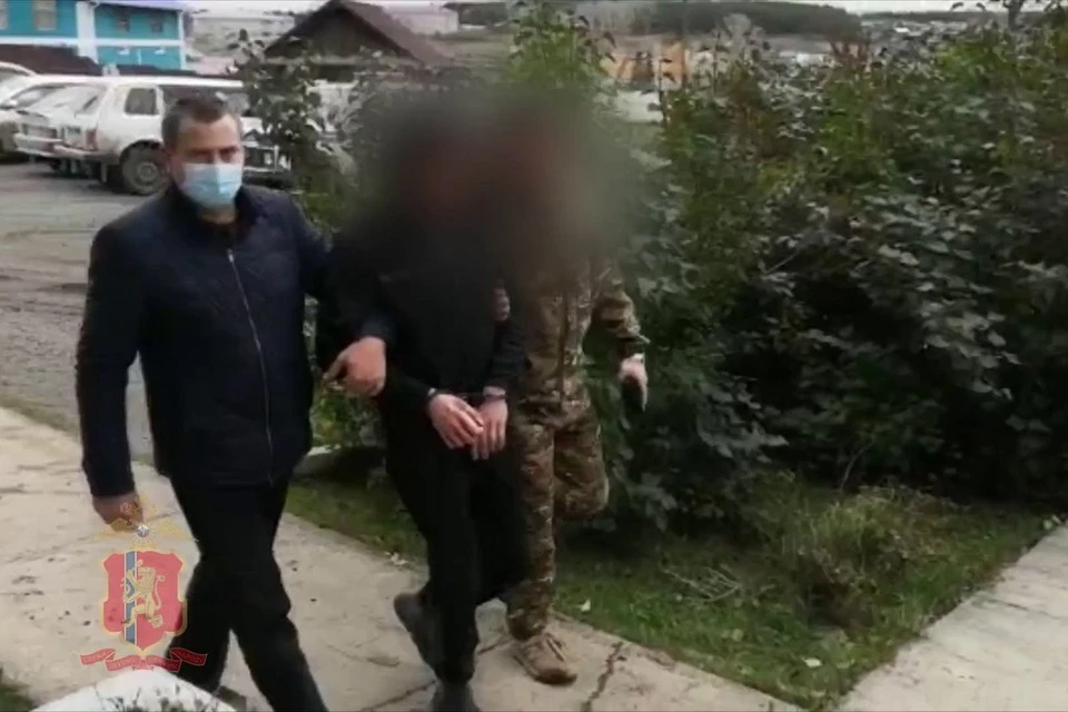 В Красноярском крае будут судить дебошира, взявшего в заложники целую семью. Стоп-кадр видео