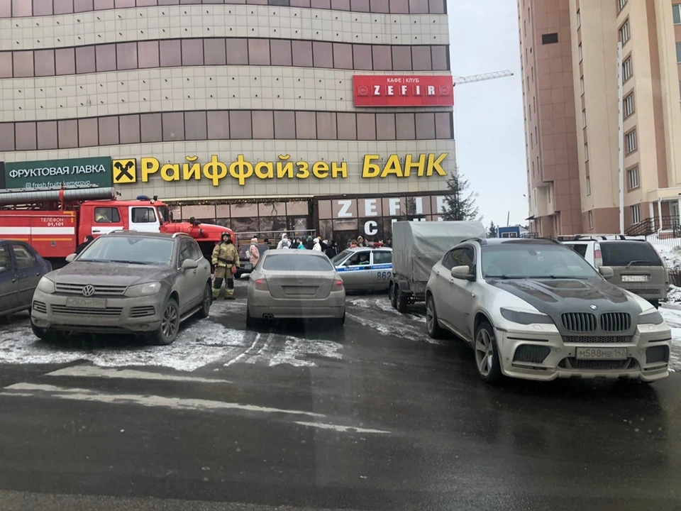В Кемерове сообщили о минировании торгового центра. Фото: Инцидент Кузбасс/ vk.com