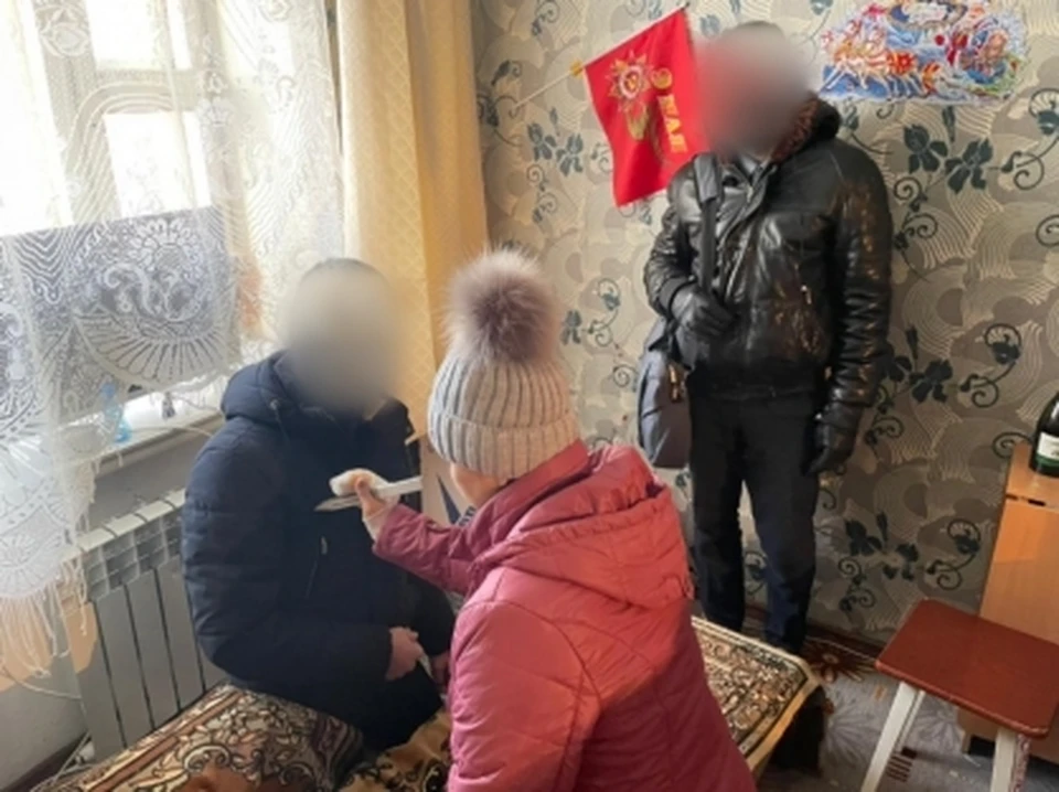 Югорчанка в день рождения сожителя поздравила его 30 ударами ножом. Фото - СК по ХМАО.