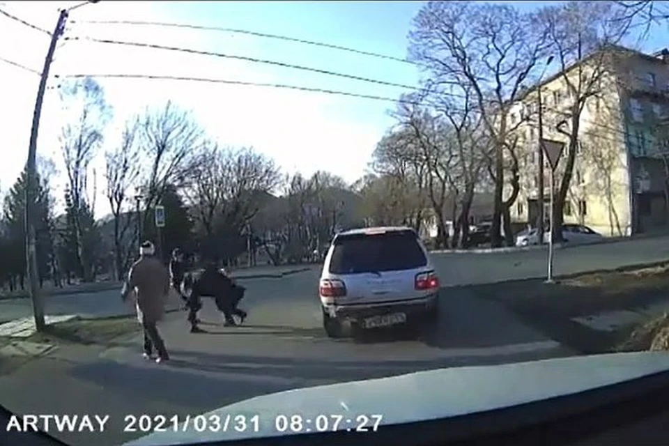 Потасовка посреди дороги в Приморье