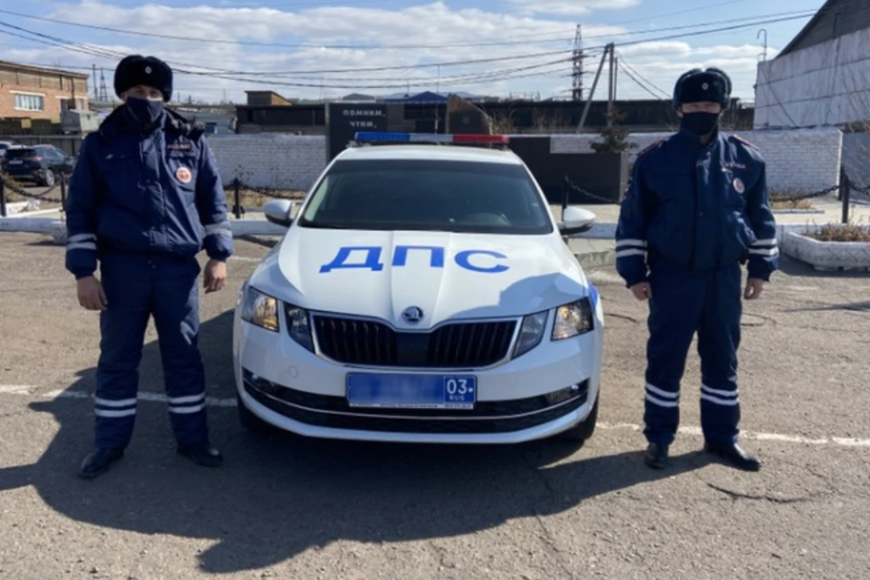 Полицейские в Бурятии спасли сибирячку, у которой начались преждевременные роды, и ее ребенка. Фото: ГУ МВД России по Бурятии