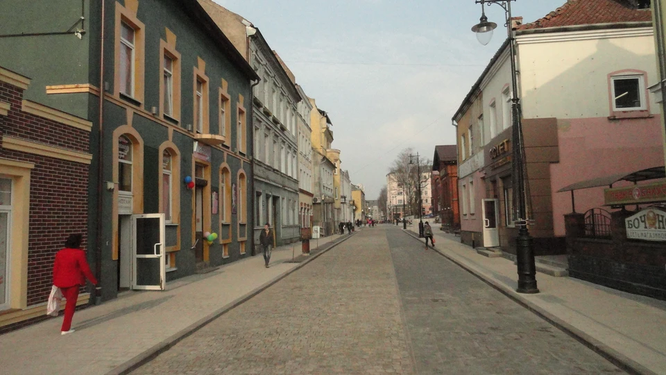 Многие улицы городка выглядят теперь действительно по-европейски.