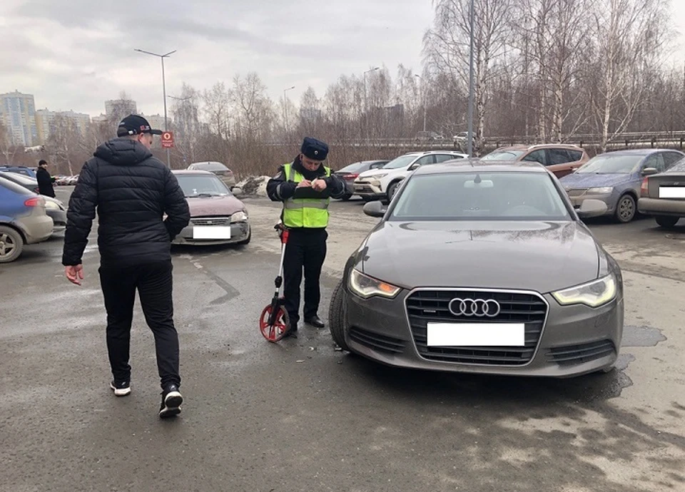 Водитель немецкой иномарки уверяет, что не заметил Kia. Фото: отделение пропаганды ГИБДД Екатеринбурга