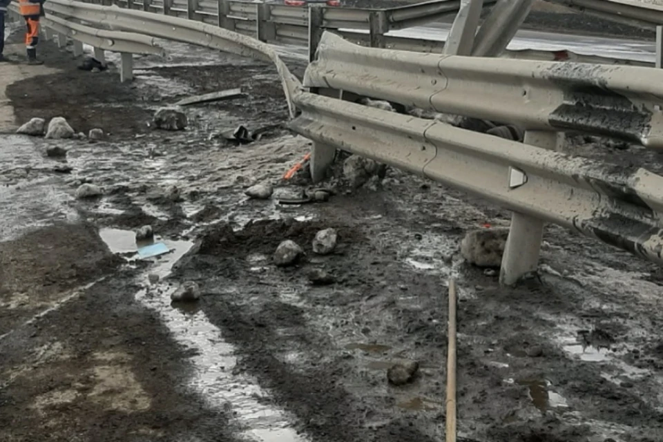 КамАЗ насмерть сбил 20-летнего рабочего на трассе под Братском. Фото: ГУ МВД России по Иркутской области