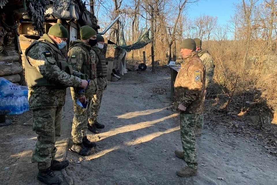 Украинское командование уже вторые сутки скрывает гибель своего военнослужащего. Фото: Штаб ООС
