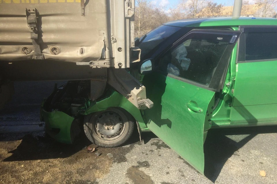 Под Липецком в ДТП с иномаркой и грузовиком пострадала женщина