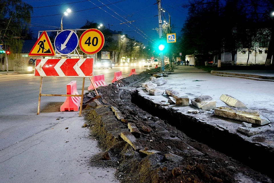 На Лужковской сузили проезжую часть из-за ремонта тротуаров