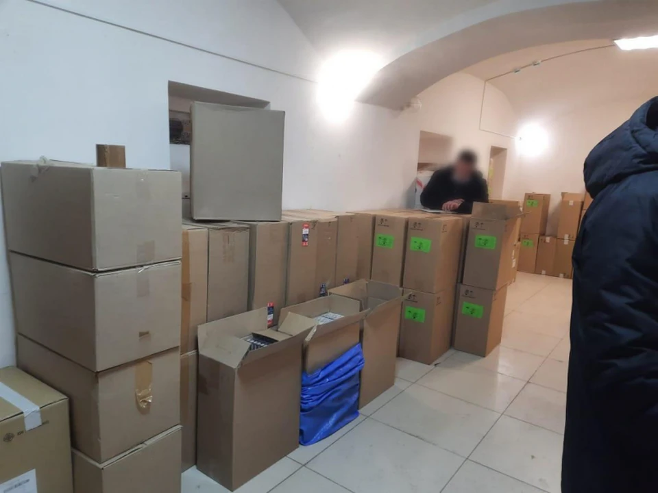 Больше 100 тысяч пачек сигарет изъяли полицейские из оборота. Фото: пресс-служба УМВД России по Орловской области