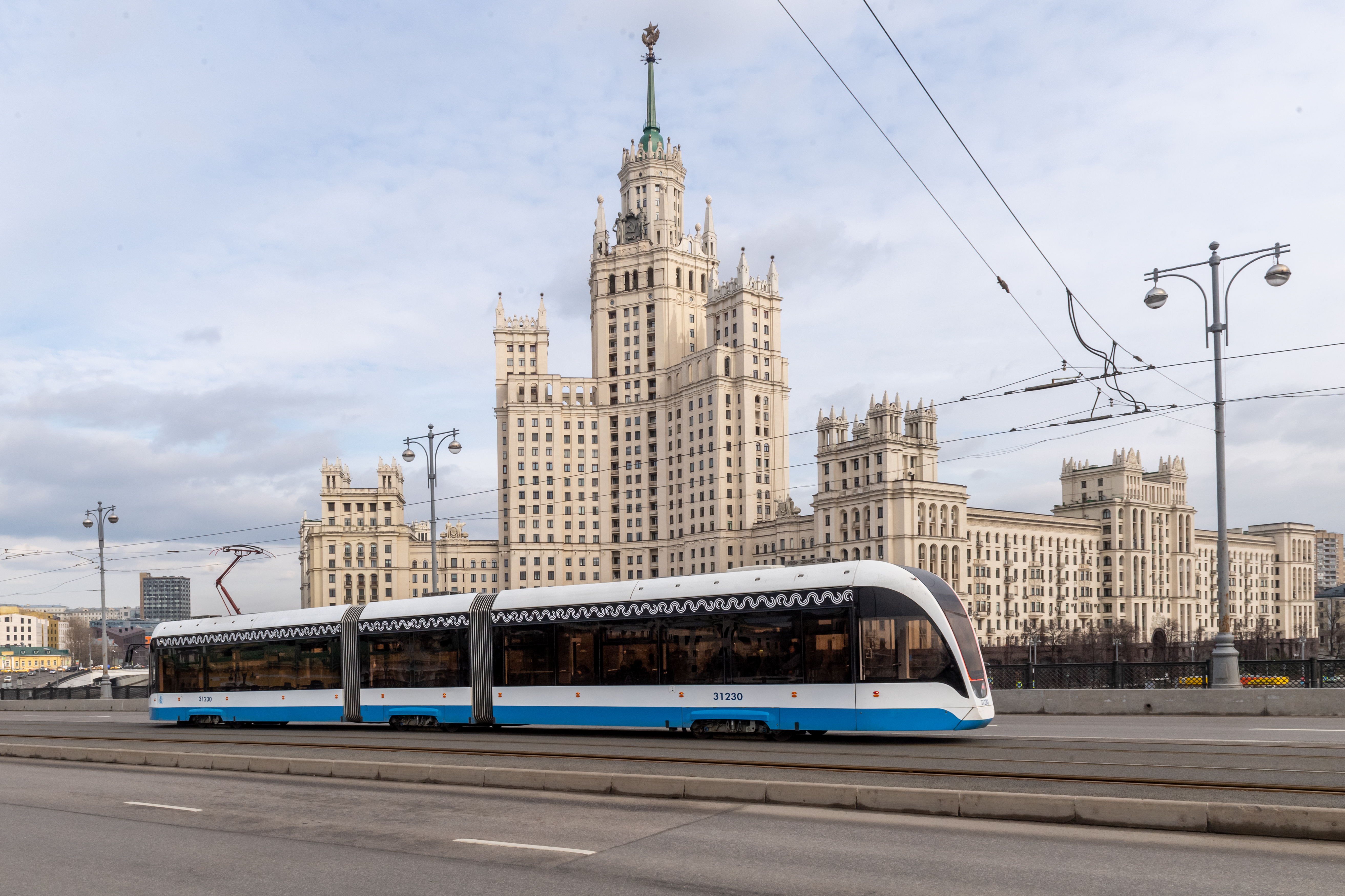 Можно совершить экскурсию по Москве на трамвае.