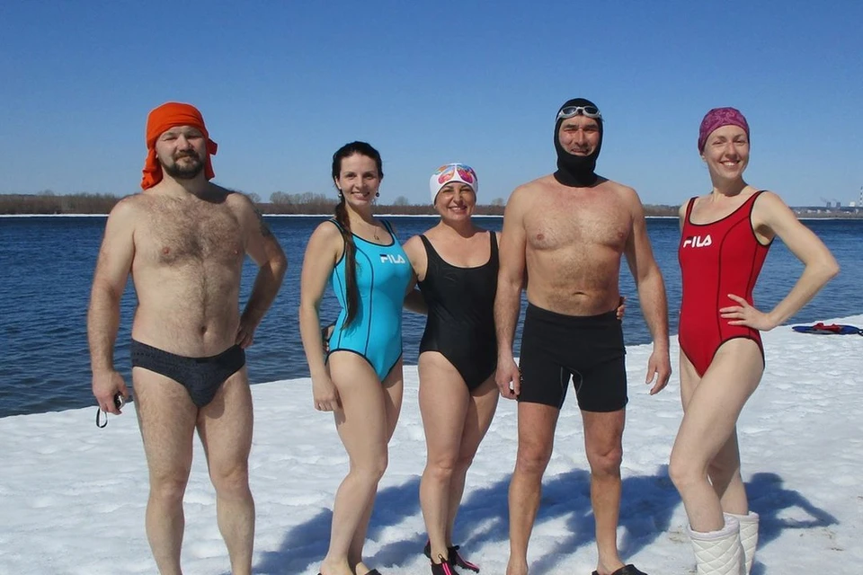 моржи купаются в ледяной воде. моржевание женщины. моржи новосибирска. морж фото. моржи тольятти забег.