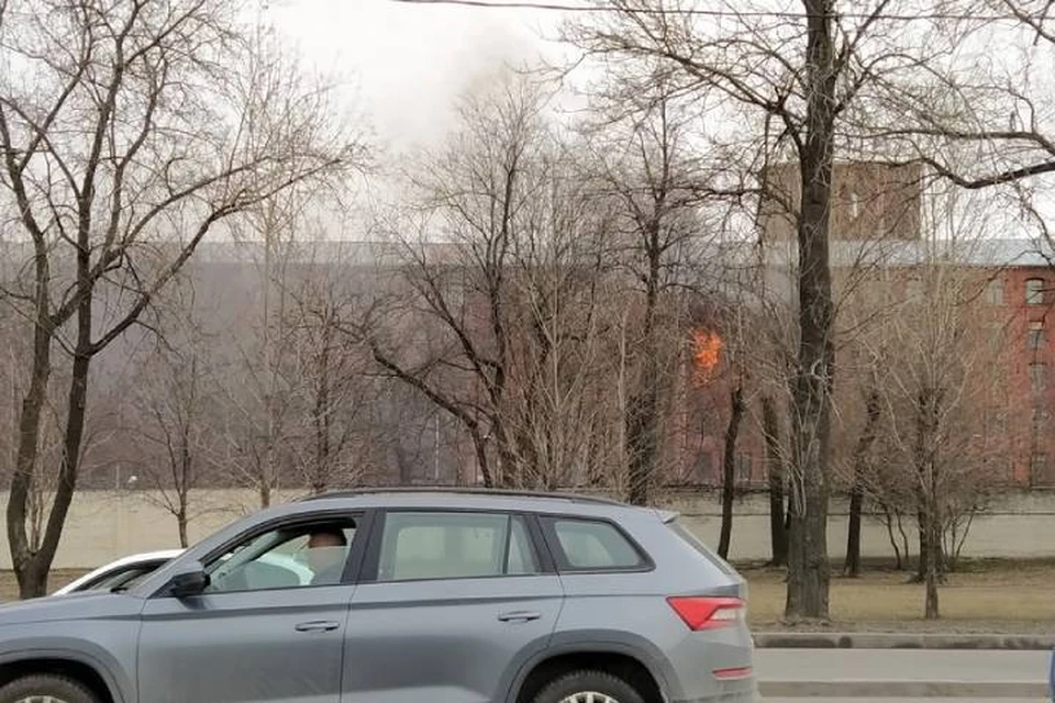 В сети появилось видео пожара в "Невской мануфактуре" Петербурга