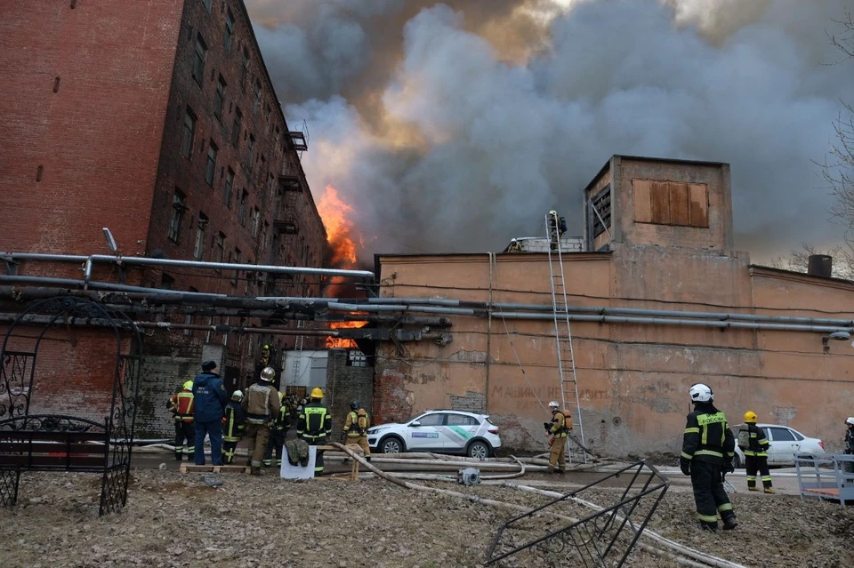 Следственный комитет начал доследственную проверку пожара на "Невской мануфактуре" в Петербурге