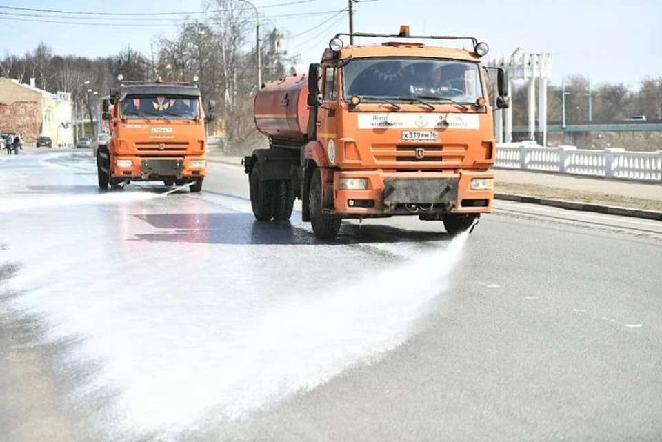 В Ярославле дороги моют шампунем