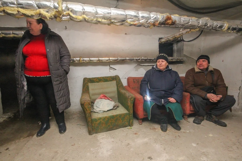 Жители Петровского района Донецка сидят в убежище социального дома
