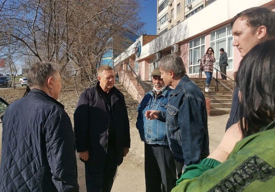 Николай Панков обсудил ремонт тротуаров с жителями Юбилейного